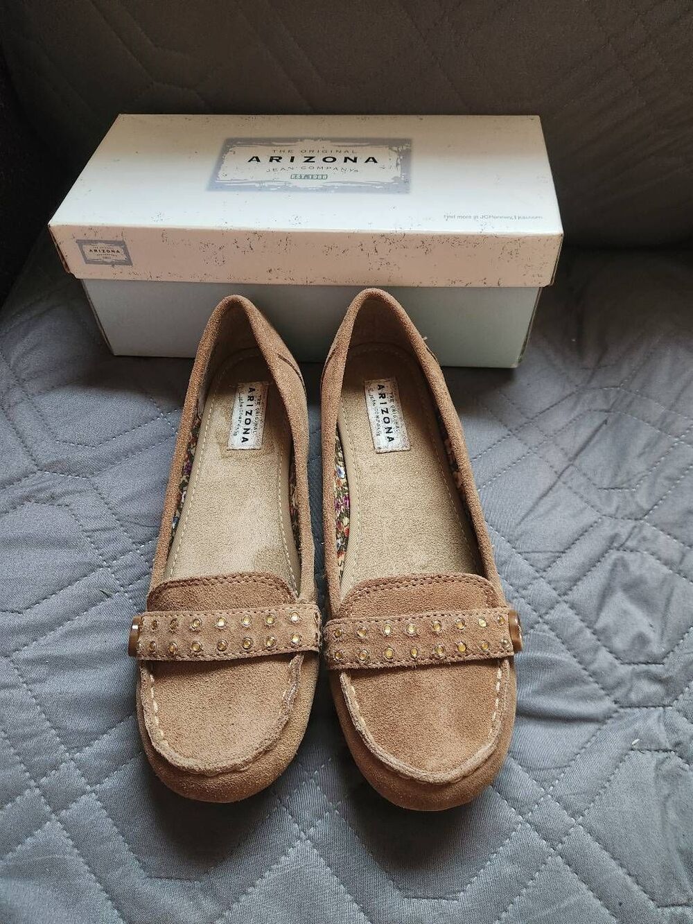 NIB Arizona Jean Company size 5M slip-on loafers featuring a studded strap acro